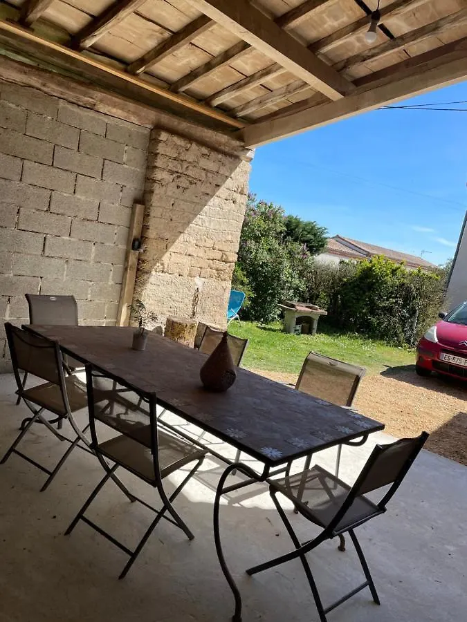Villa L'ancienne étable à Brens  France